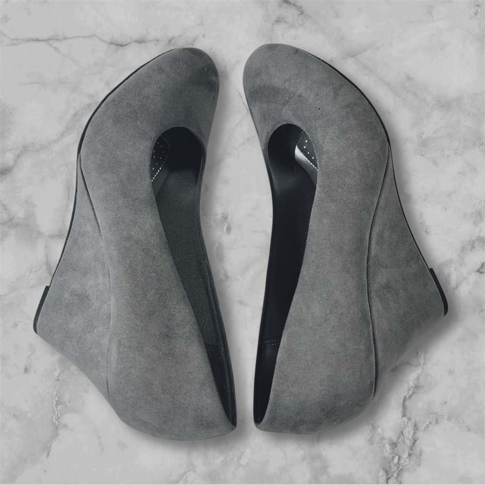 Dexflex Comfort Faux Suede Gray Wedge Heels. Size 8 - Picture 5 of 12